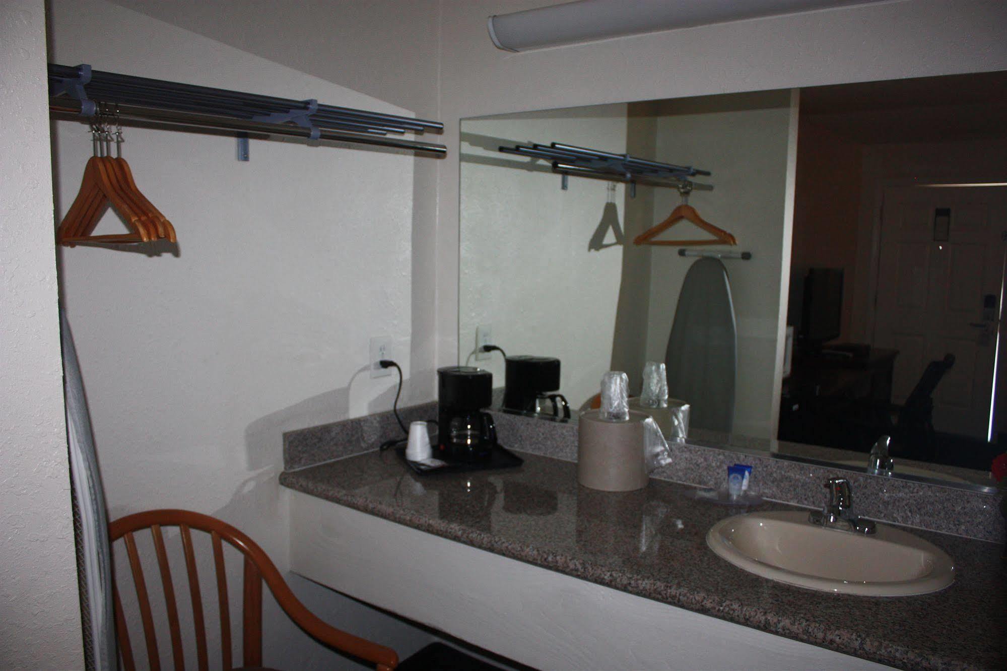 רדינג Value Inn & Suites מראה חיצוני תמונה