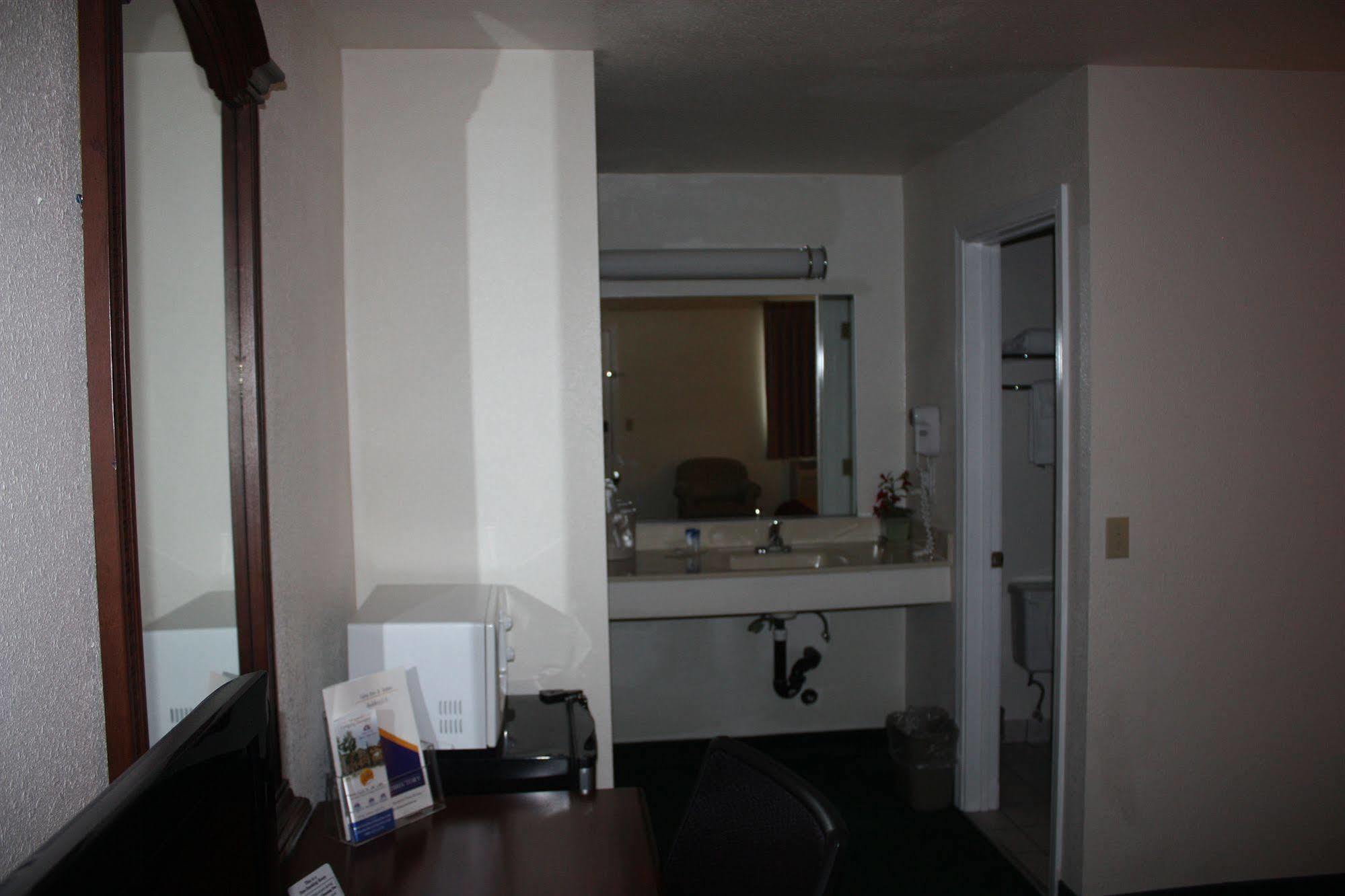 רדינג Value Inn & Suites מראה חיצוני תמונה