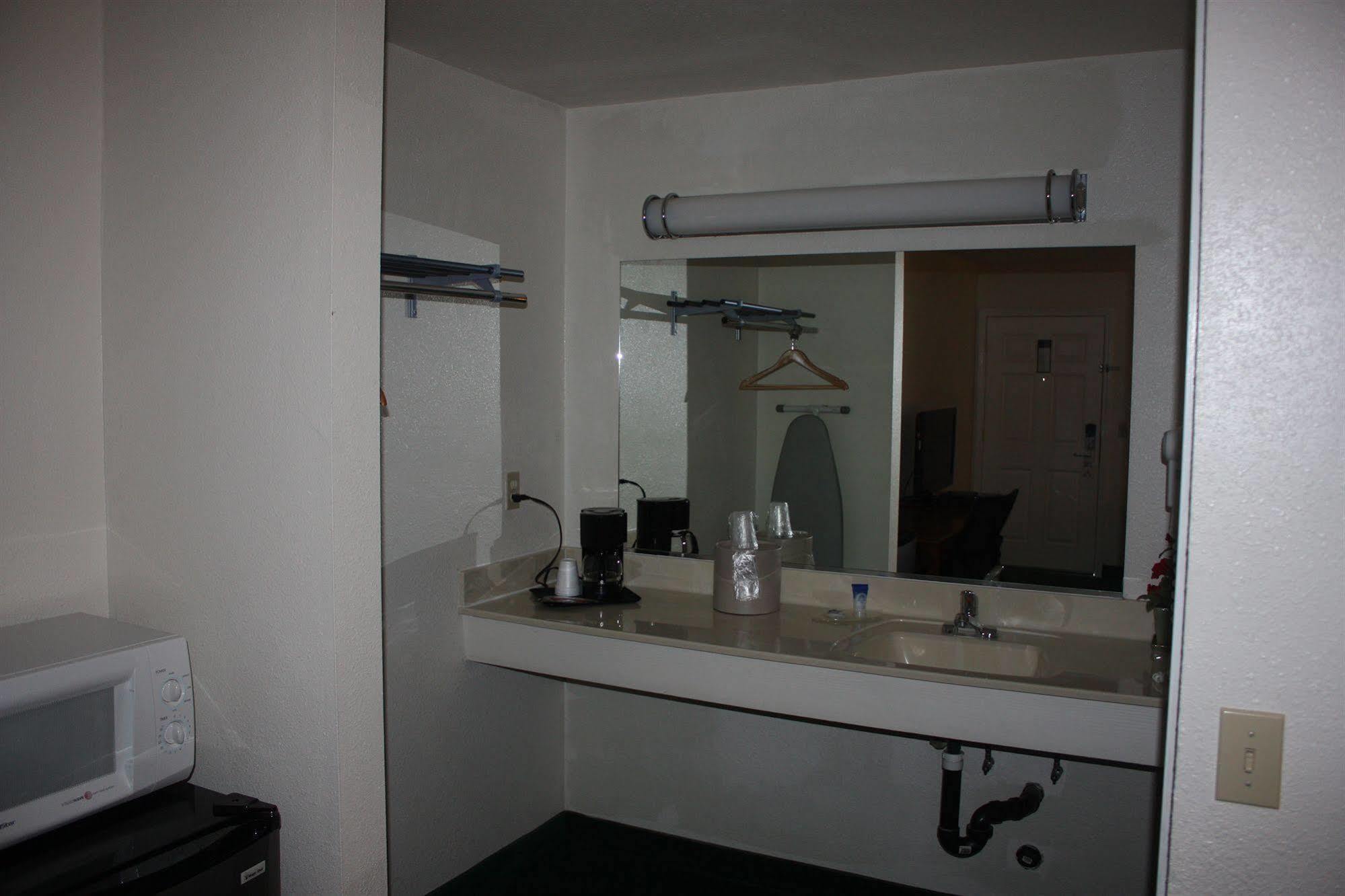 רדינג Value Inn & Suites מראה חיצוני תמונה