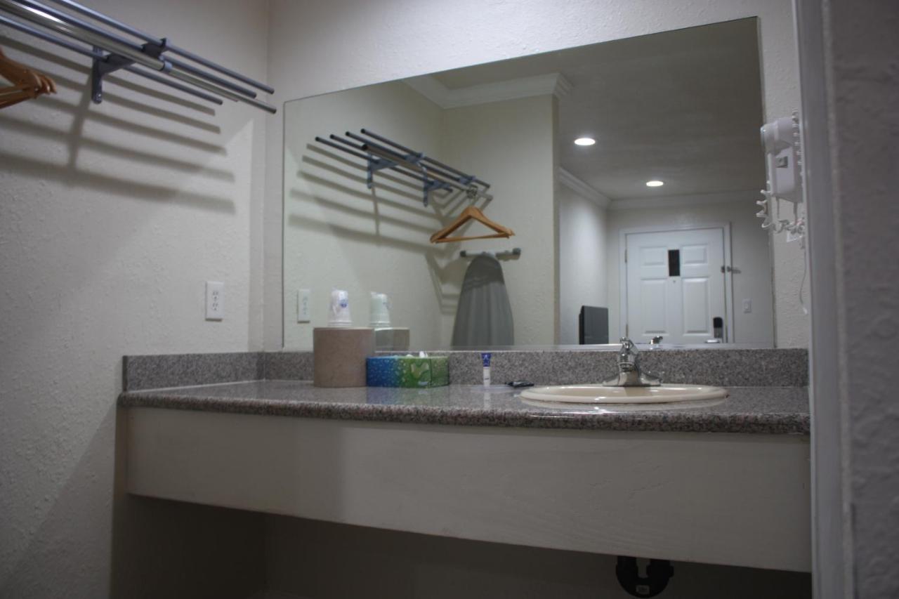 רדינג Value Inn & Suites מראה חיצוני תמונה