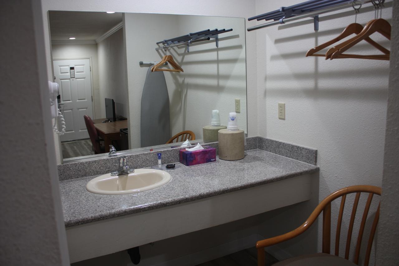 רדינג Value Inn & Suites מראה חיצוני תמונה